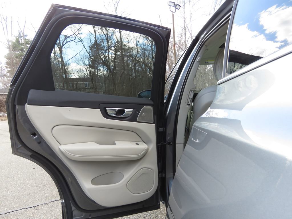 Used 2021 Volvo XC60 T8 Inscription w/ Advanced Package AWD/4WD image 19