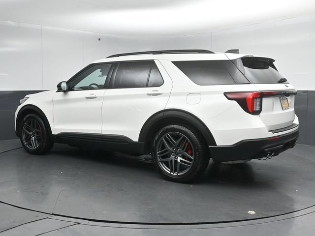 Certified 2025 Ford Explorer ST AWD/4WD image 5