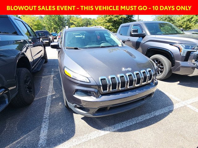 Used 2016 Jeep Cherokee Latitude w/ Cold Weather Group AWD/4WD image 3