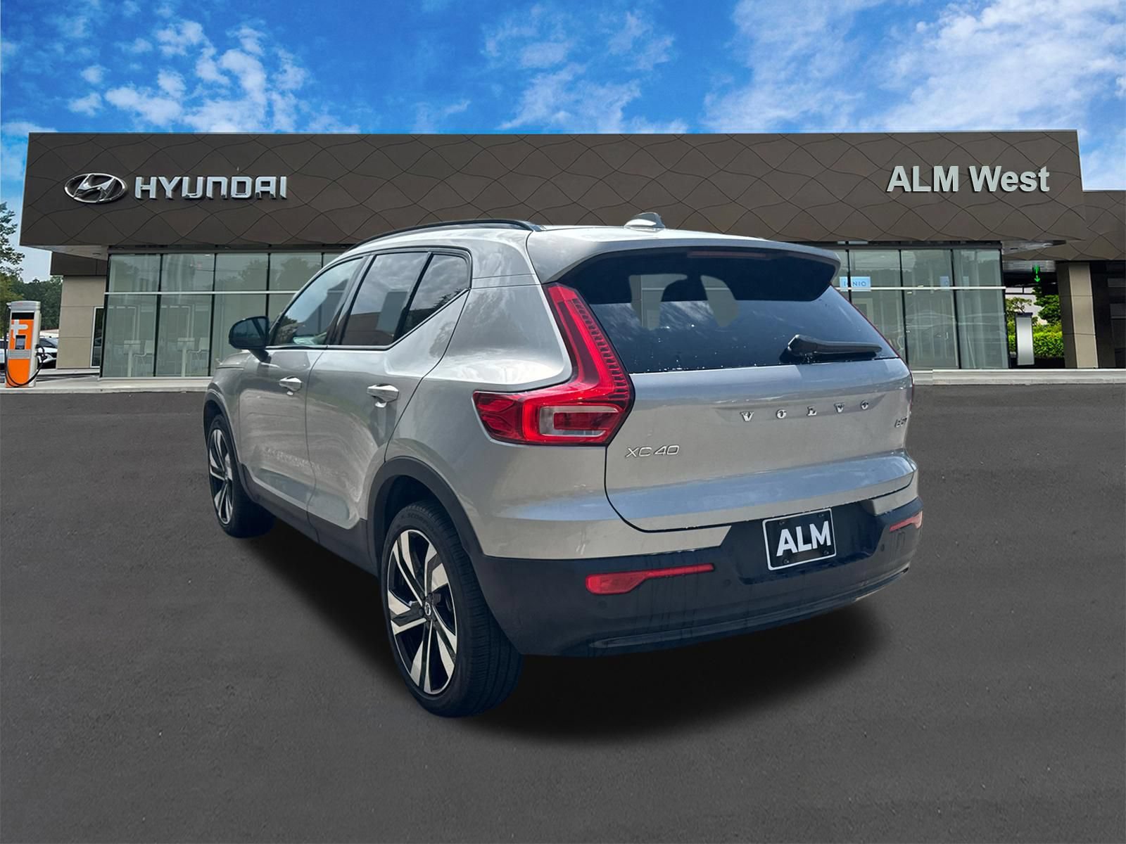 Used 2024 Volvo XC40 B5 Ultimate w/ Protection Package Premier AWD/4WD image 7