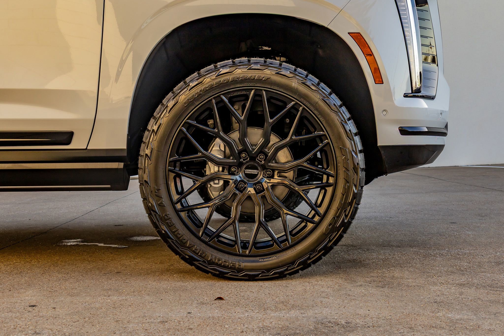 Used 2026 Cadillac Escalade Platinum Sport w/ LPO, ONYX Package image 12