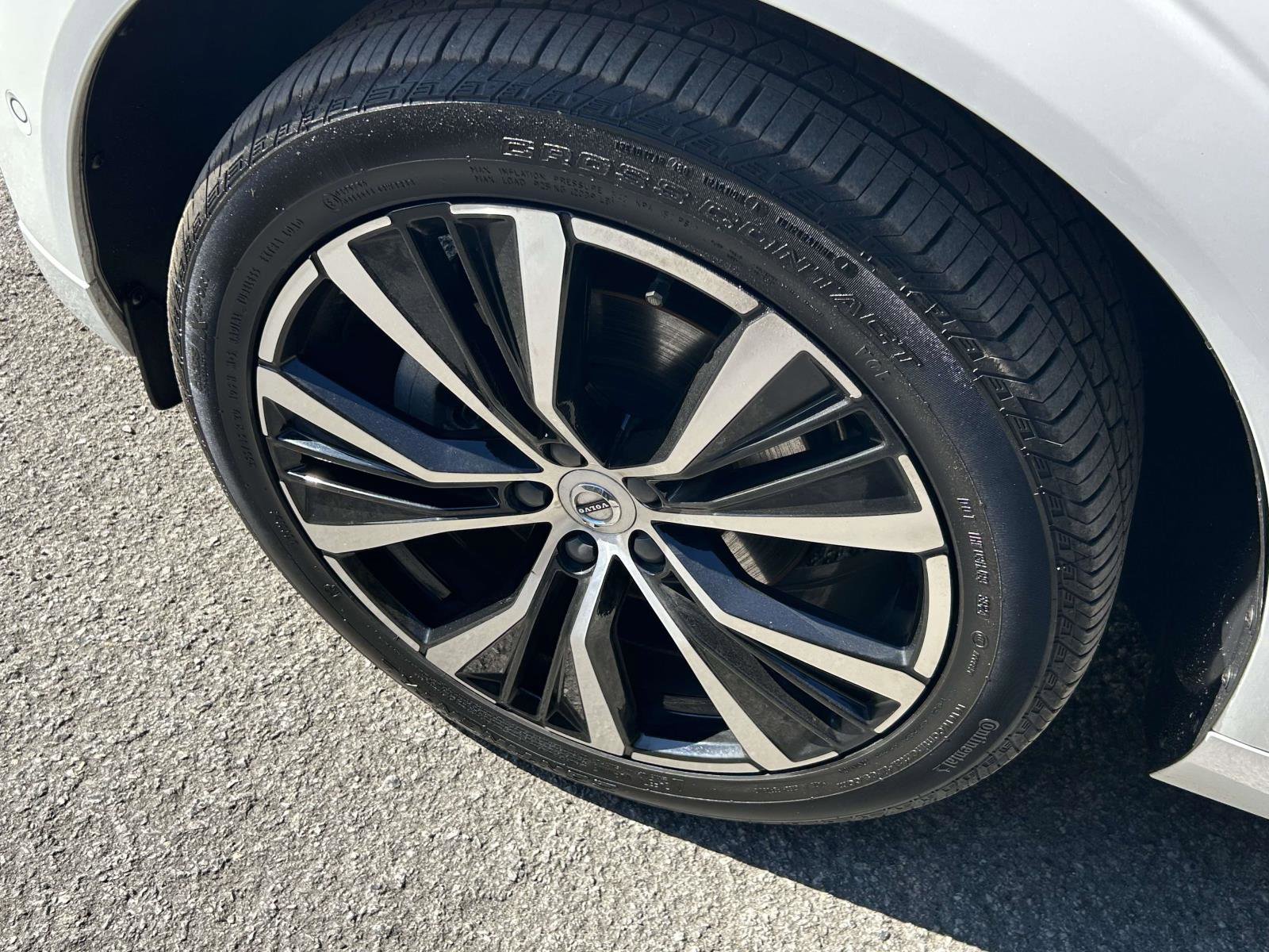 Certified 2023 Volvo XC60 B5 Plus w/ Climate Package image 9