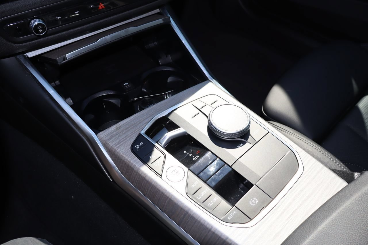 Used 2026 BMW 330i xDrive Sedan AWD/4WD image 25