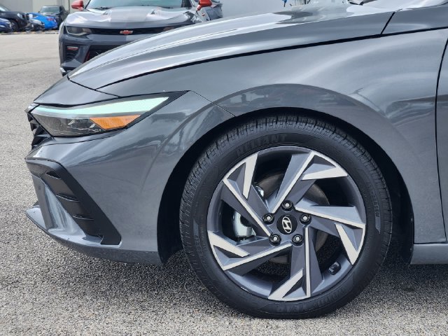 Used 2024 Hyundai Elantra Limited FWD image 5