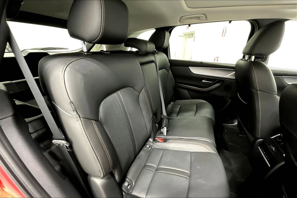 Used 2025 MAZDA CX-70 Plug-In Hybrid w/ Premium Pkg image 36