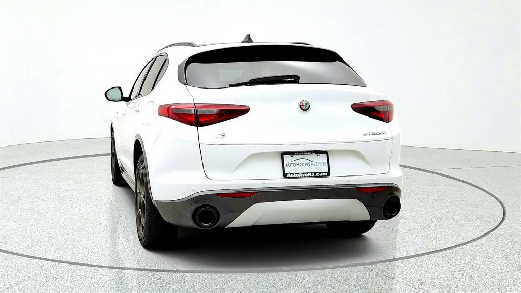 Used 2023 Alfa Romeo Stelvio Ti AWD/4WD image 6