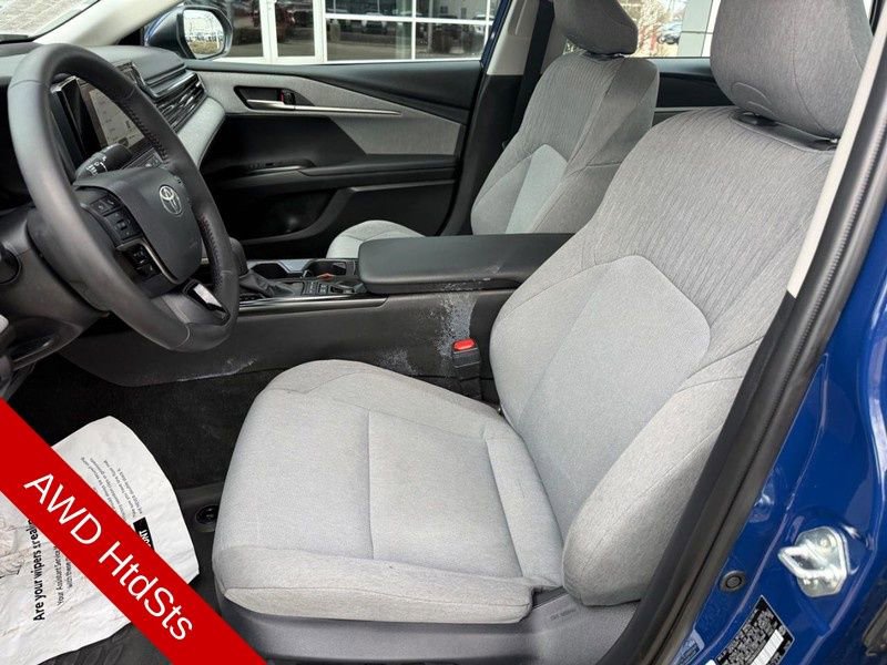 Used 2025 Toyota Camry LE w/ Convenience Package image 16