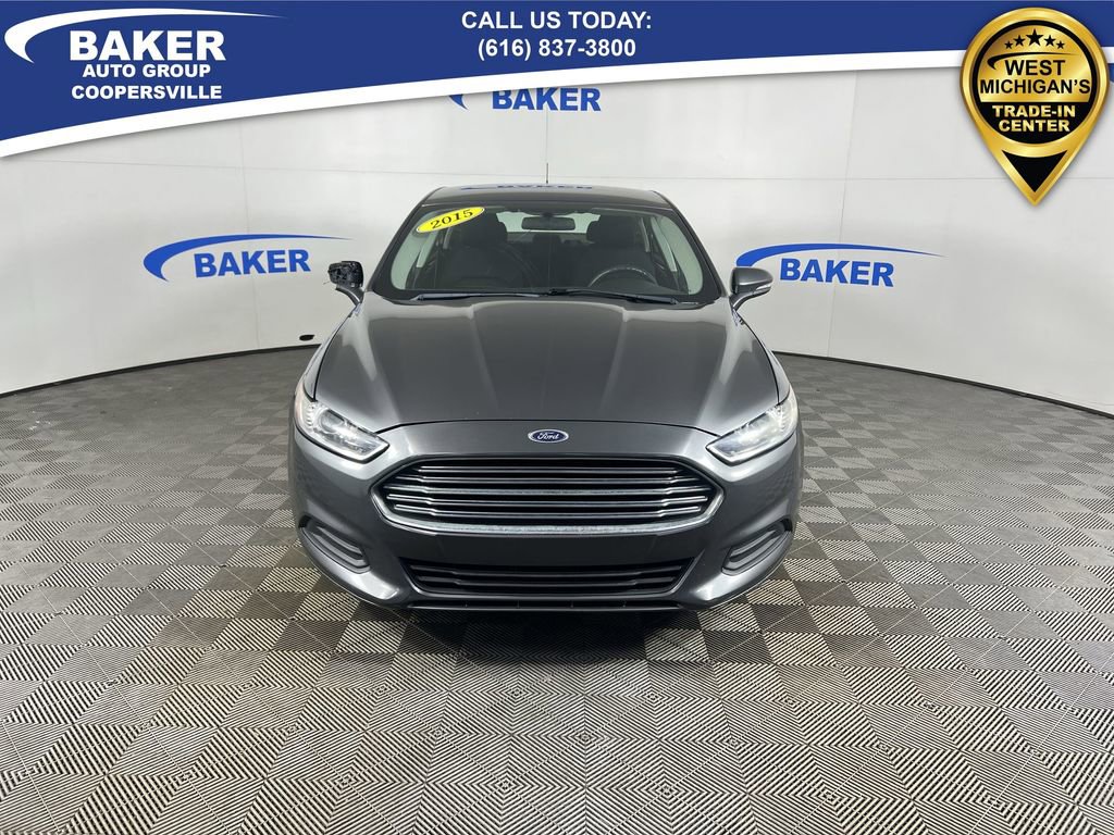 Used 2015 Ford Fusion SE image 3