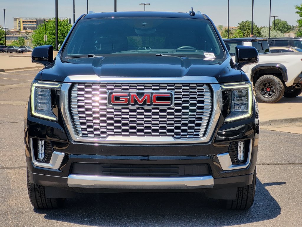 Used 2024 GMC Yukon Denali w/ Advanced Technology Package AWD/4WD image 9