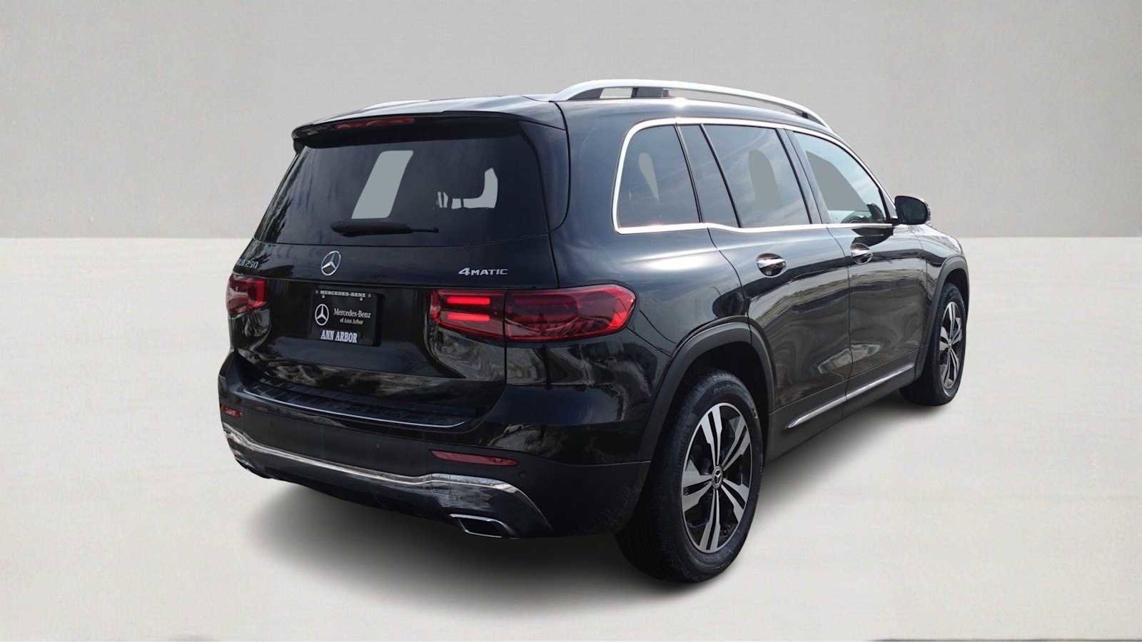 Used 2026 Mercedes-Benz GLB 250 4MATIC image 5