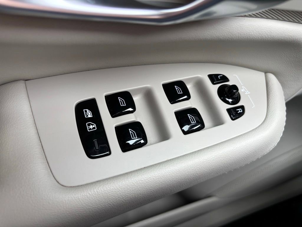 Used 2023 Volvo XC90 B6 Plus w/ Protection Package Premier image 30