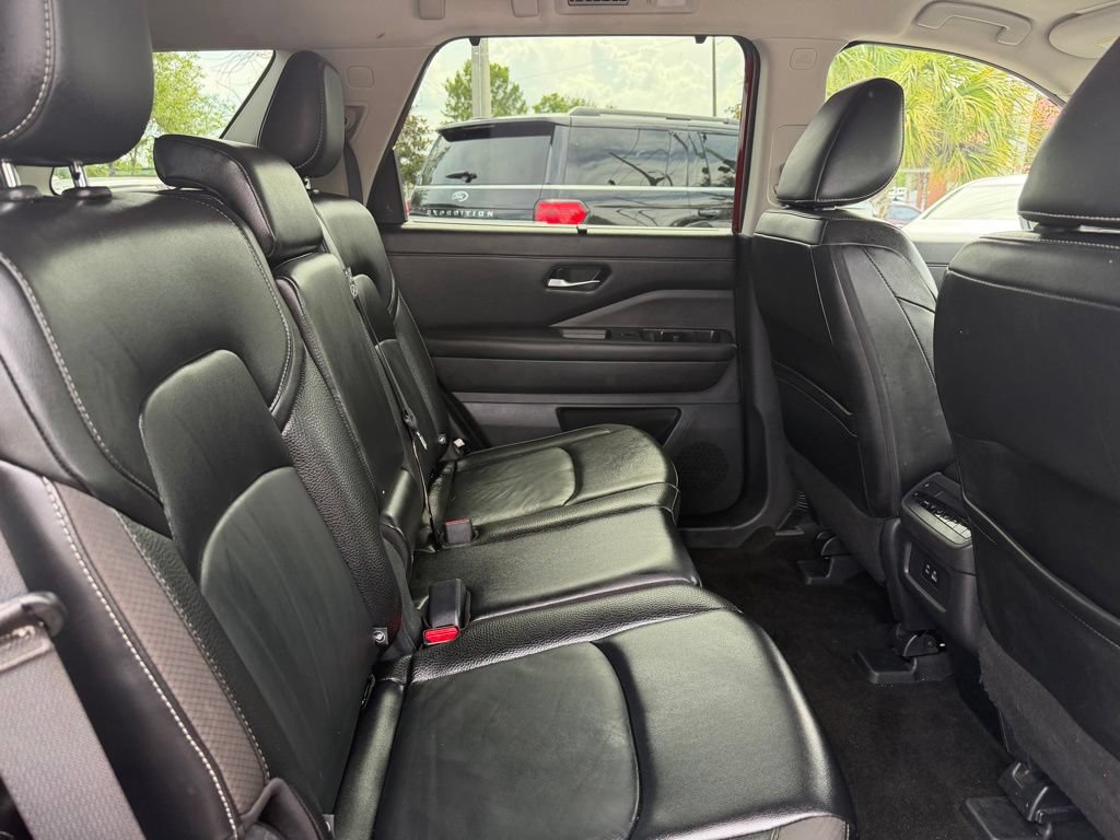 Used 2023 Nissan Pathfinder SL w/ Black Appearance Package AWD/4WD image 9