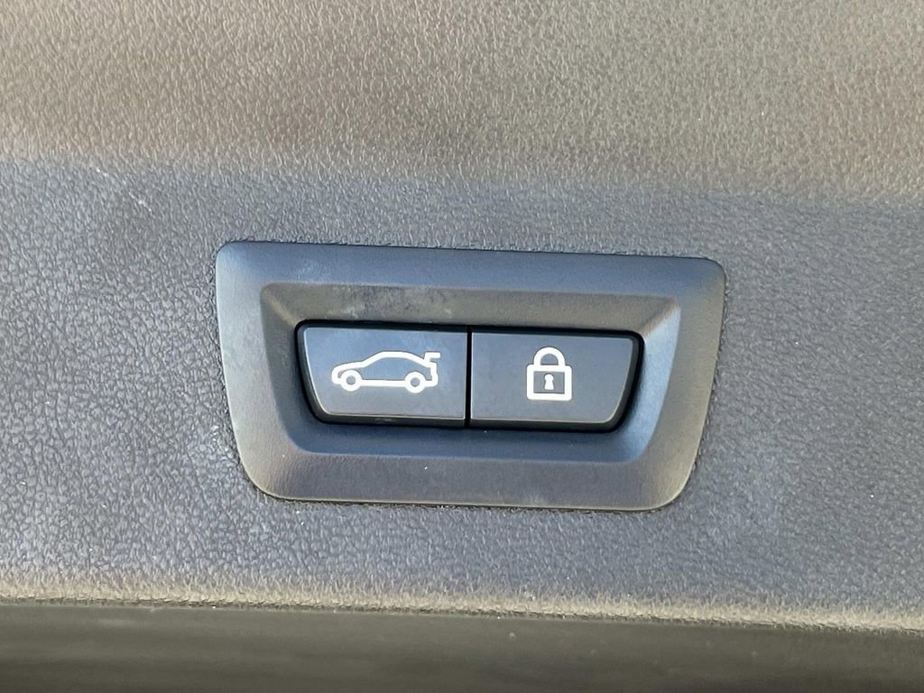 Used 2020 BMW X3 xDrive30e image 13