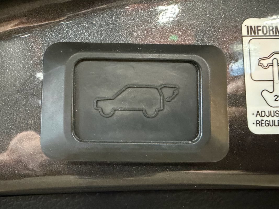Used 2013 Toyota RAV4 Limited AWD/4WD image 21