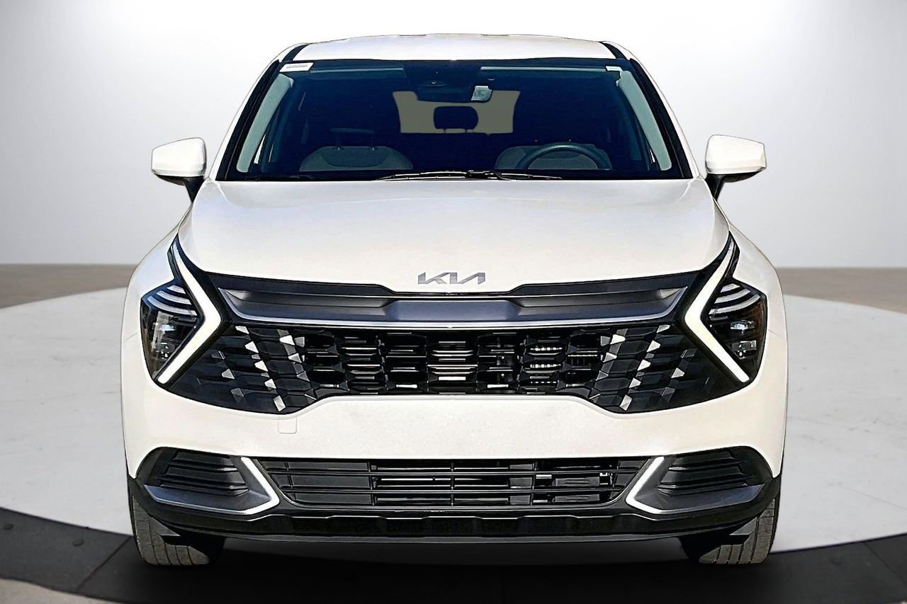 Used 2025 Kia Sportage LX image 3