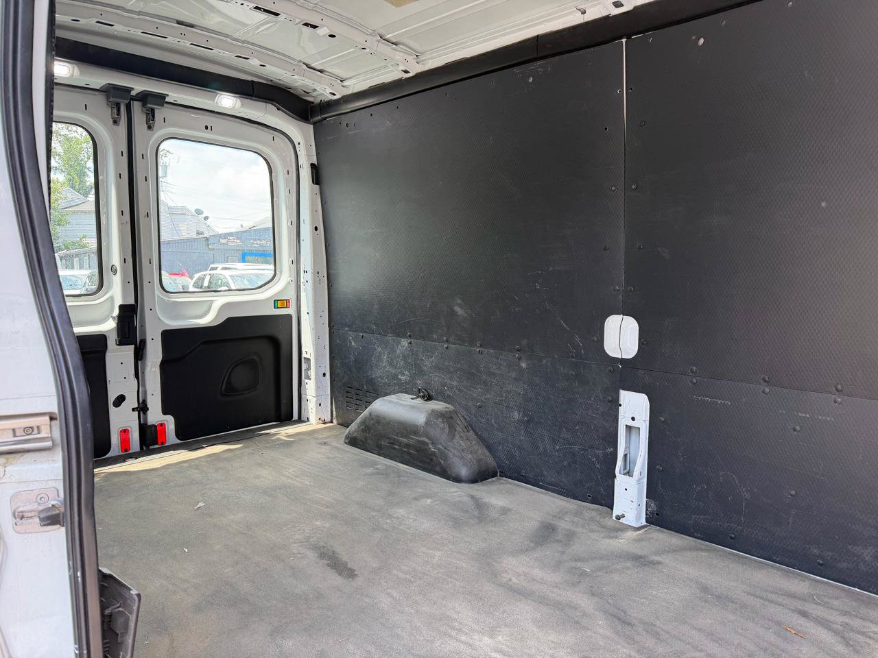 Used 2019 Ford Transit 250 148 Medium Roof RWD image 14