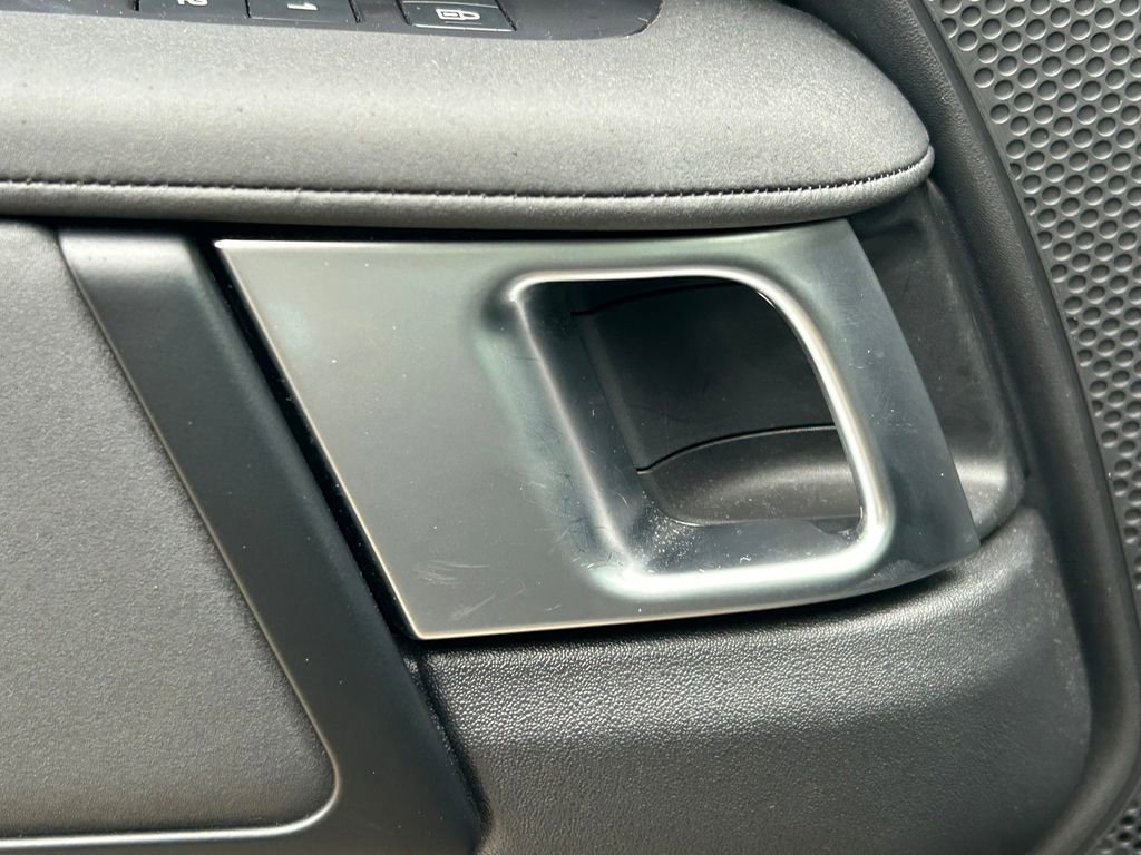 Used 2024 Land Rover Discovery Dynamic SE image 29