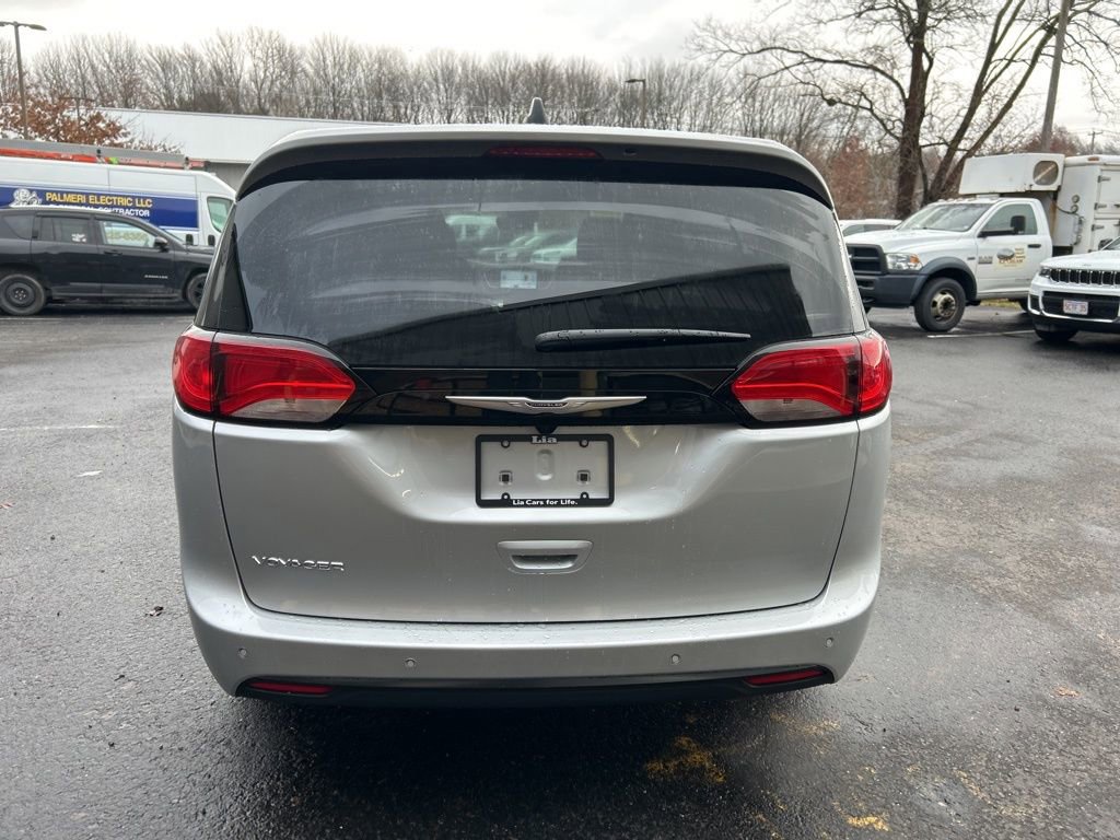 New 2026 Chrysler Voyager LX image 4