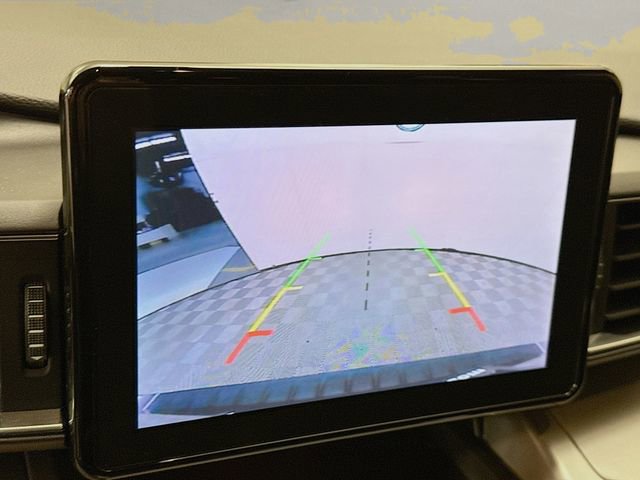 Used 2022 Ford Explorer XLT w/ Equipment Group 202A image 14