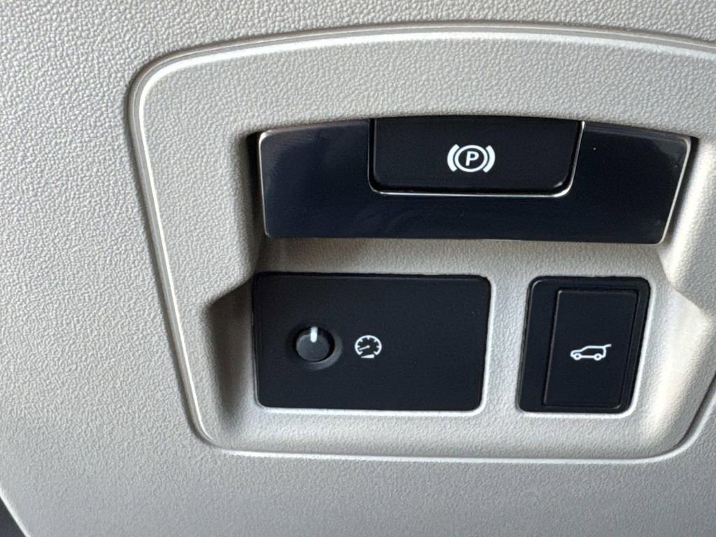 Used 2020 Land Rover Range Rover Velar S image 27