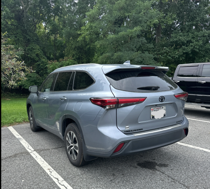 Used 2022 Toyota Highlander XLE w/ Protection Package #3 (TMS) AWD/4WD image 4