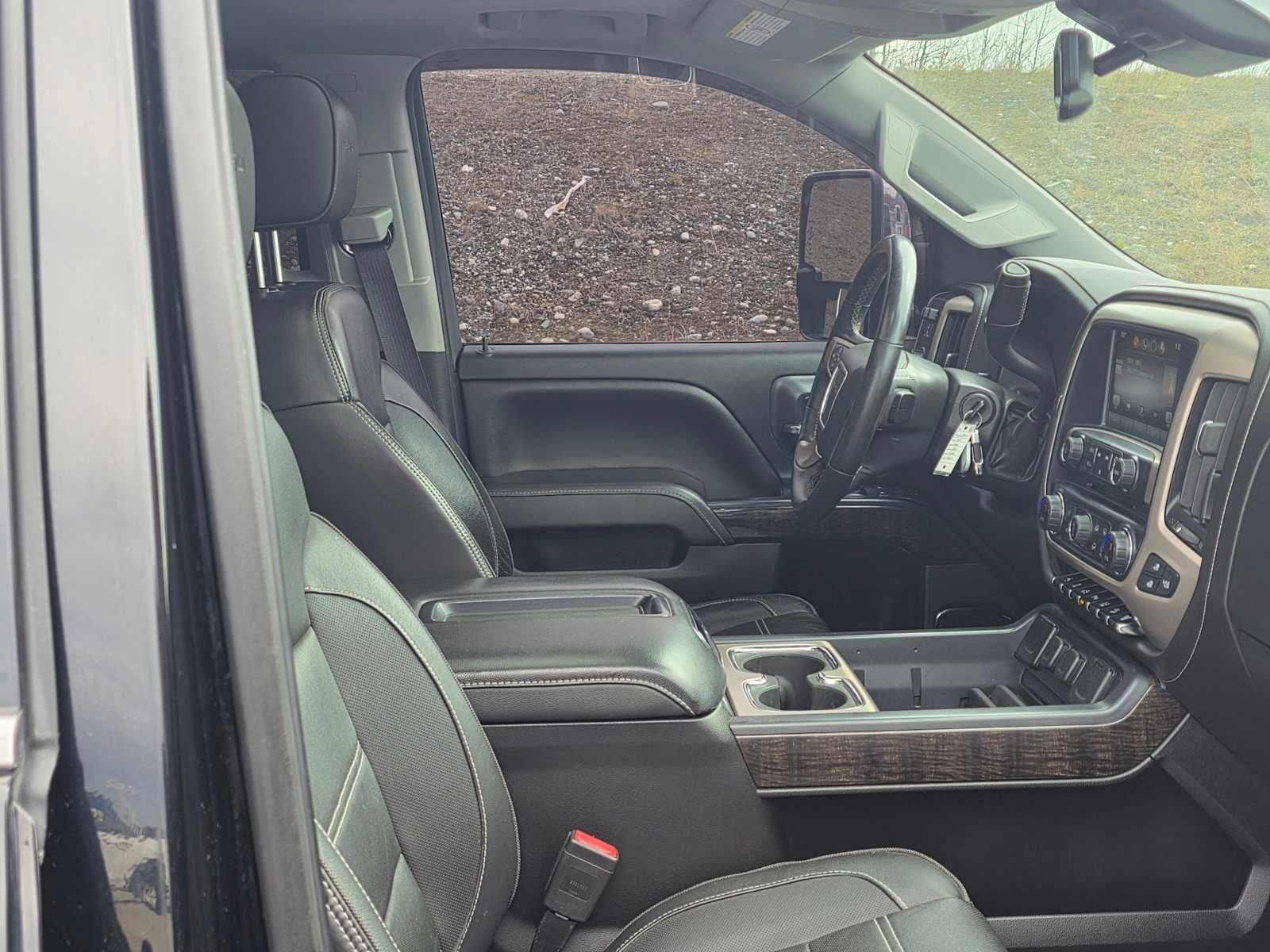 Used 2015 GMC Sierra 2500 Denali w/ Duramax Plus Package AWD/4WD image 11