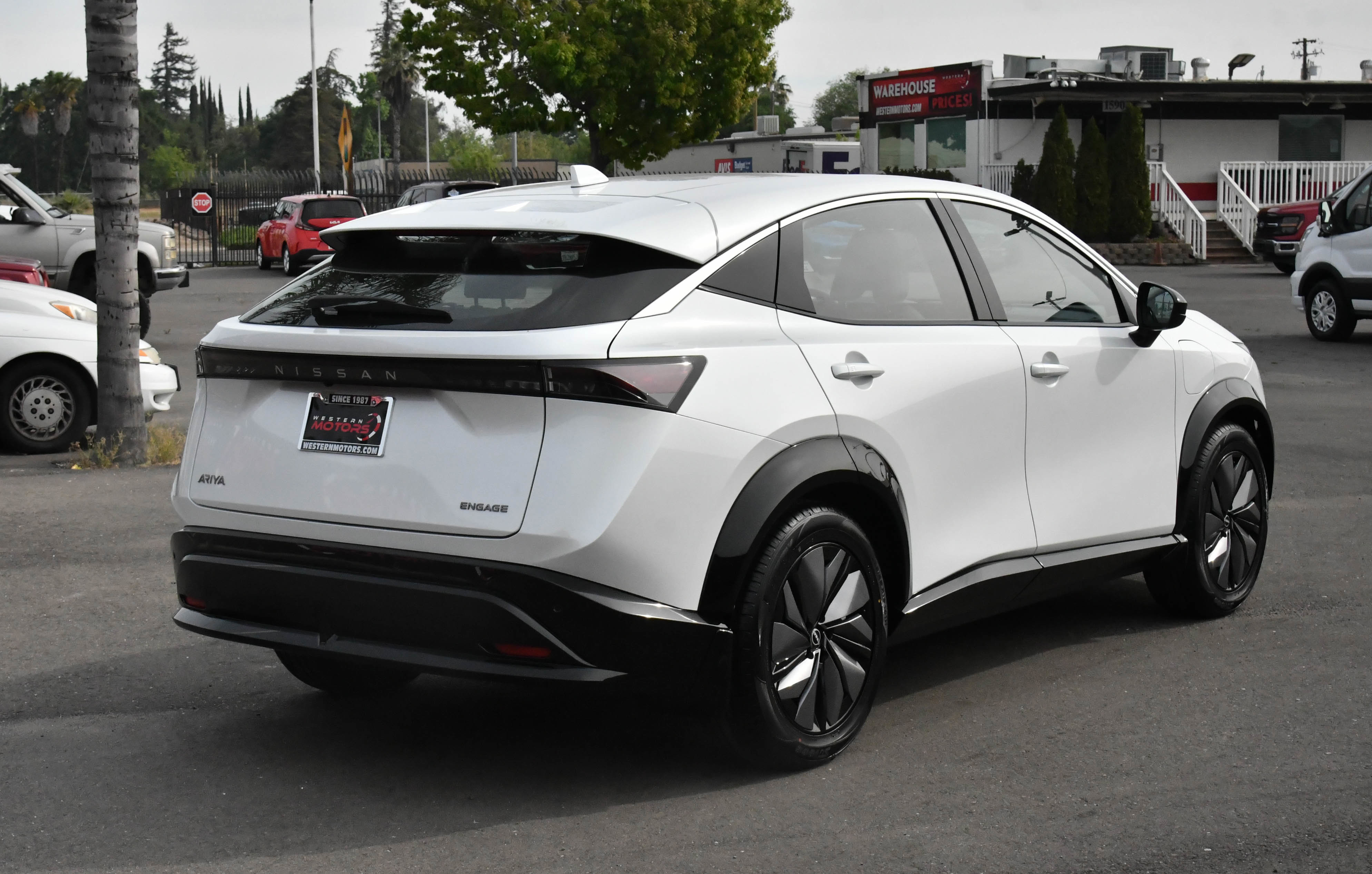 Used 2024 Nissan Ariya FWD image 8