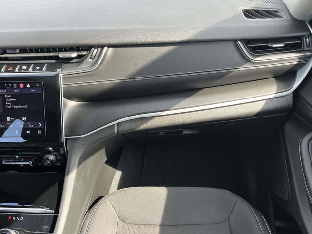 Used 2023 Jeep Grand Cherokee Laredo image 18