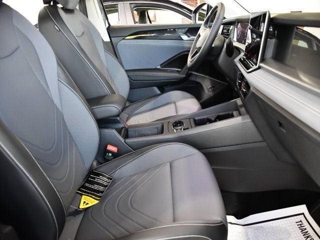 New 2026 Volkswagen Tiguan SE image 24