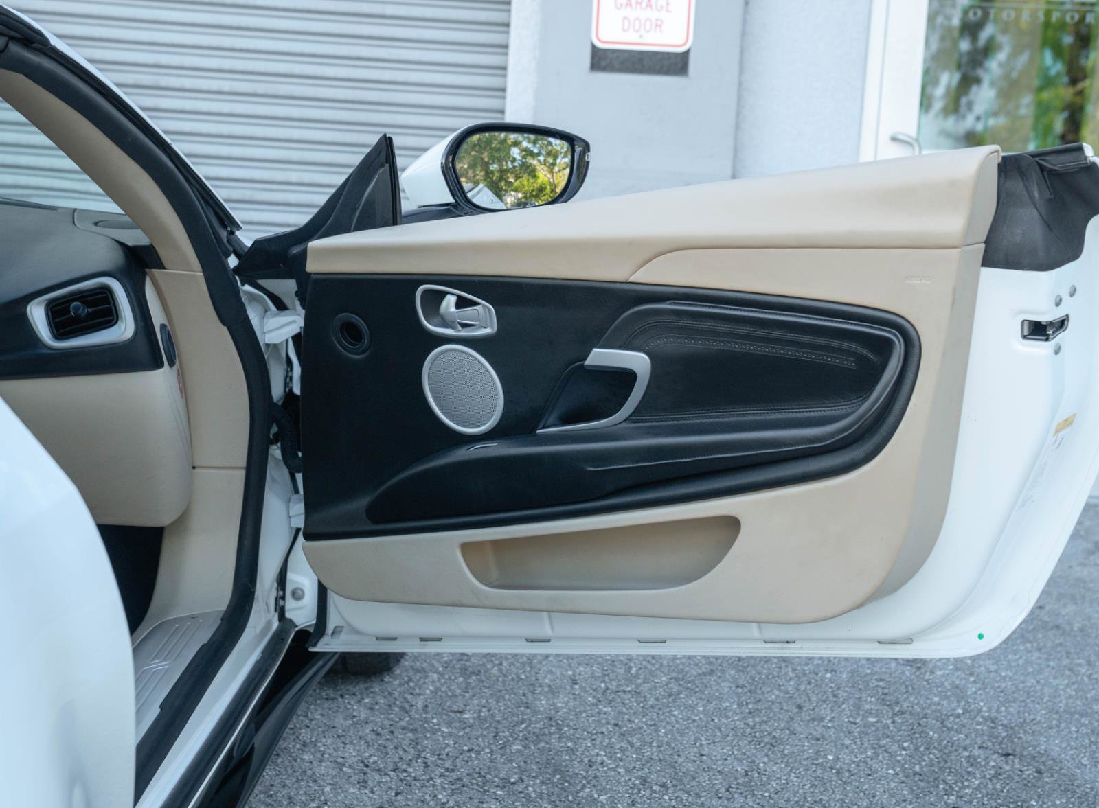 Used 2019 Aston Martin DB11 Volante image 25