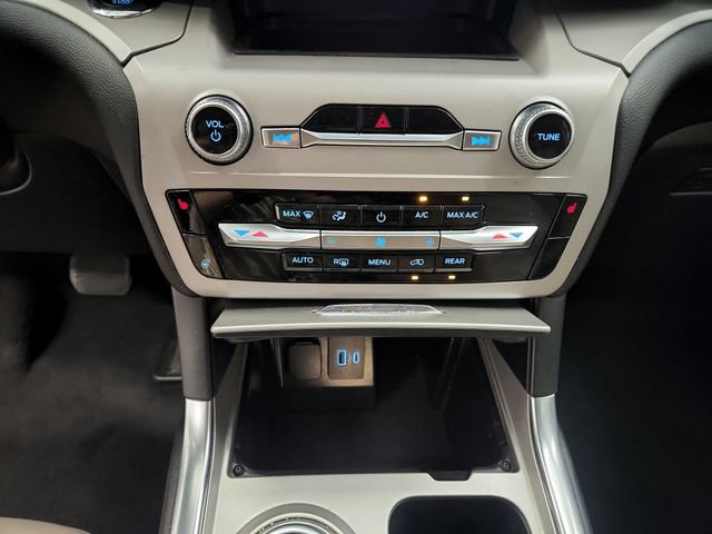 Used 2023 Ford Explorer XLT w/ Equipment Group 202A AWD/4WD image 39