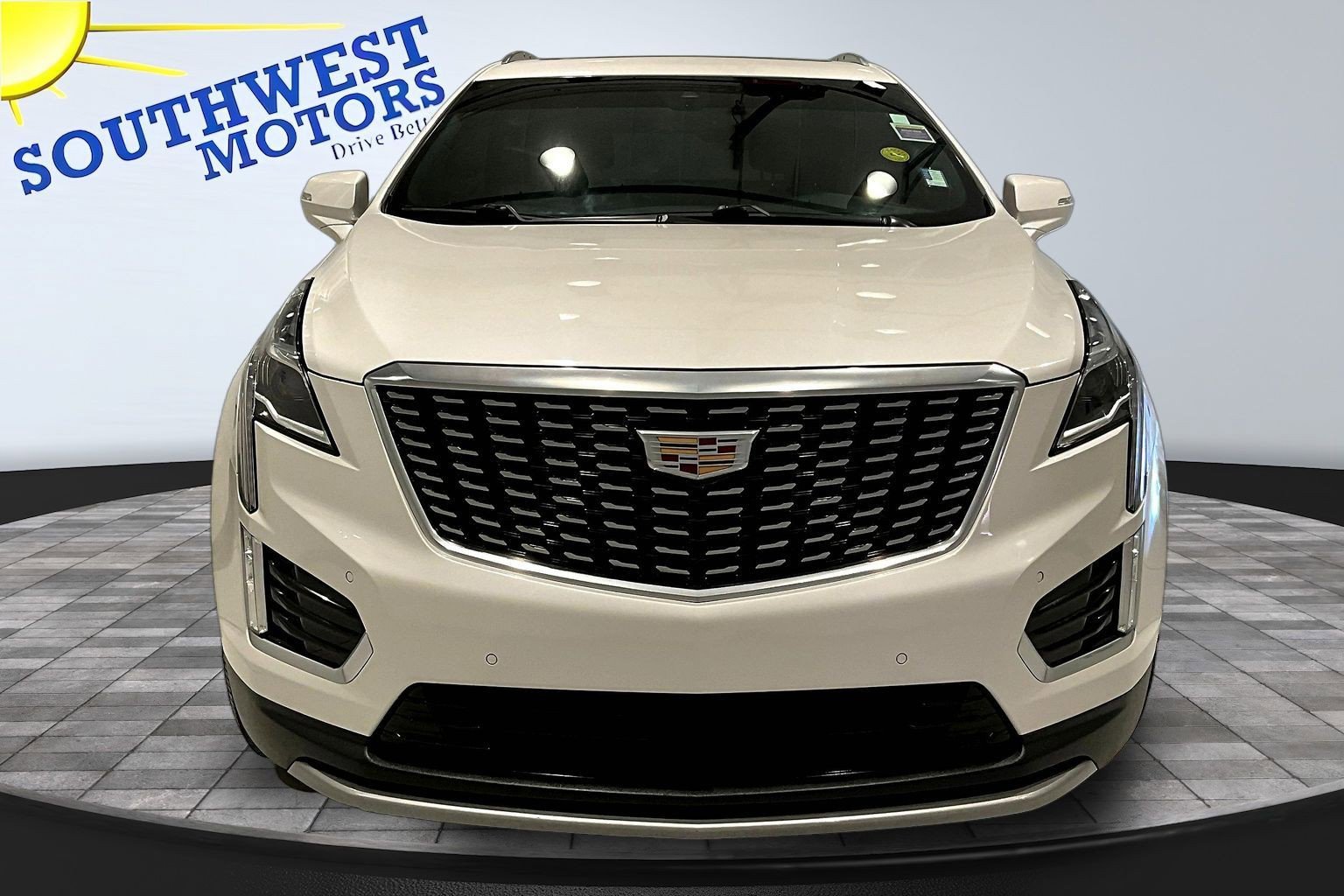 Used 2022 Cadillac XT5 Premium Luxury FWD image 2