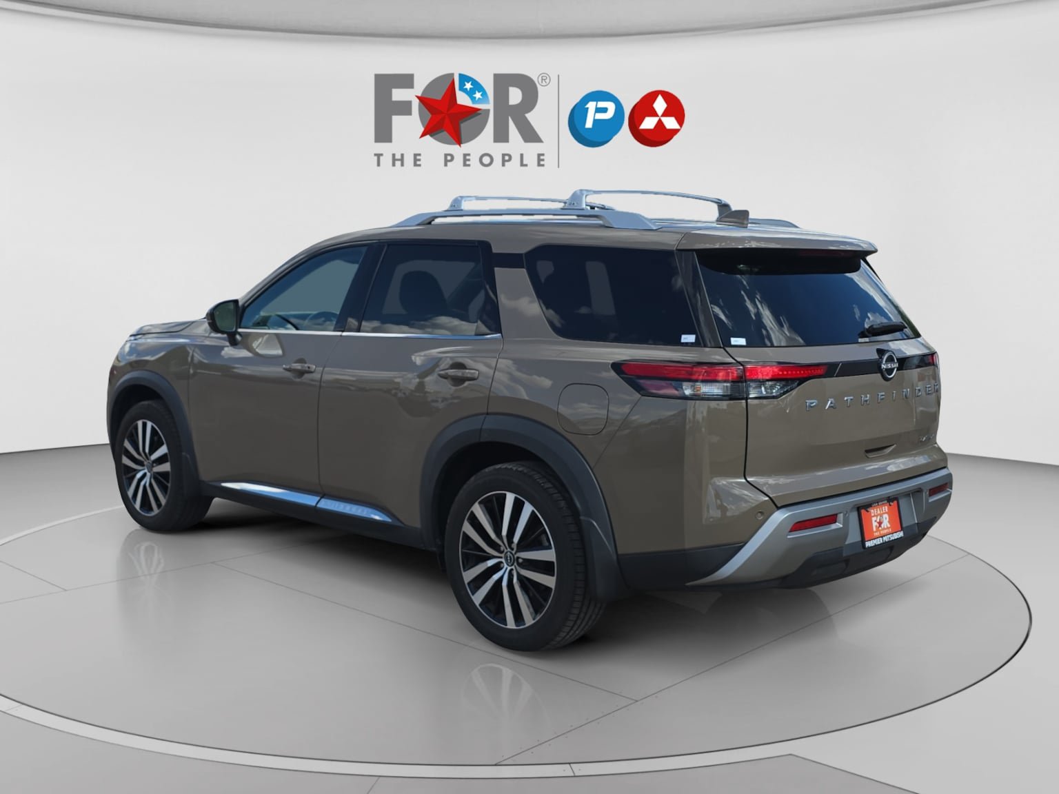 Used 2024 Nissan Pathfinder Platinum FWD image 3