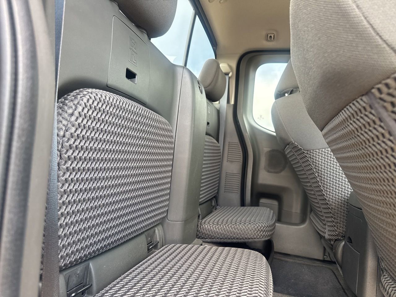 Used 2016 Nissan Frontier SV image 31