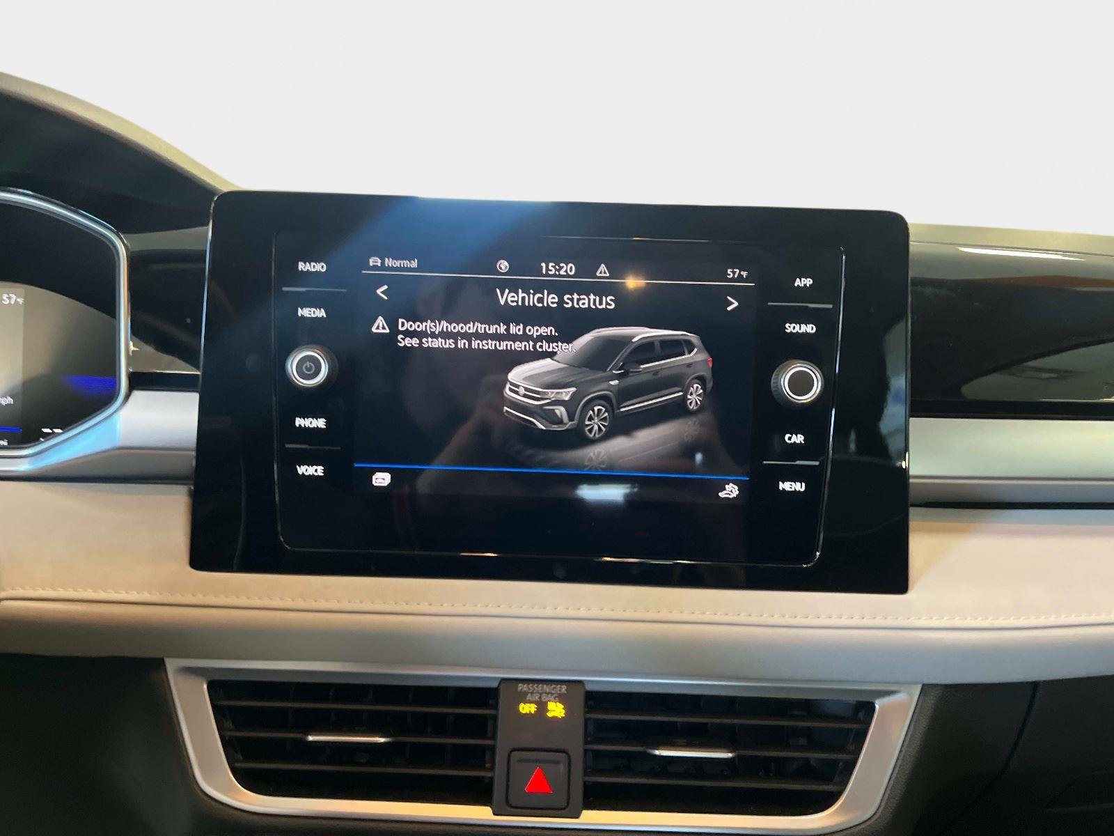 Used 2025 Volkswagen Taos SE image 24