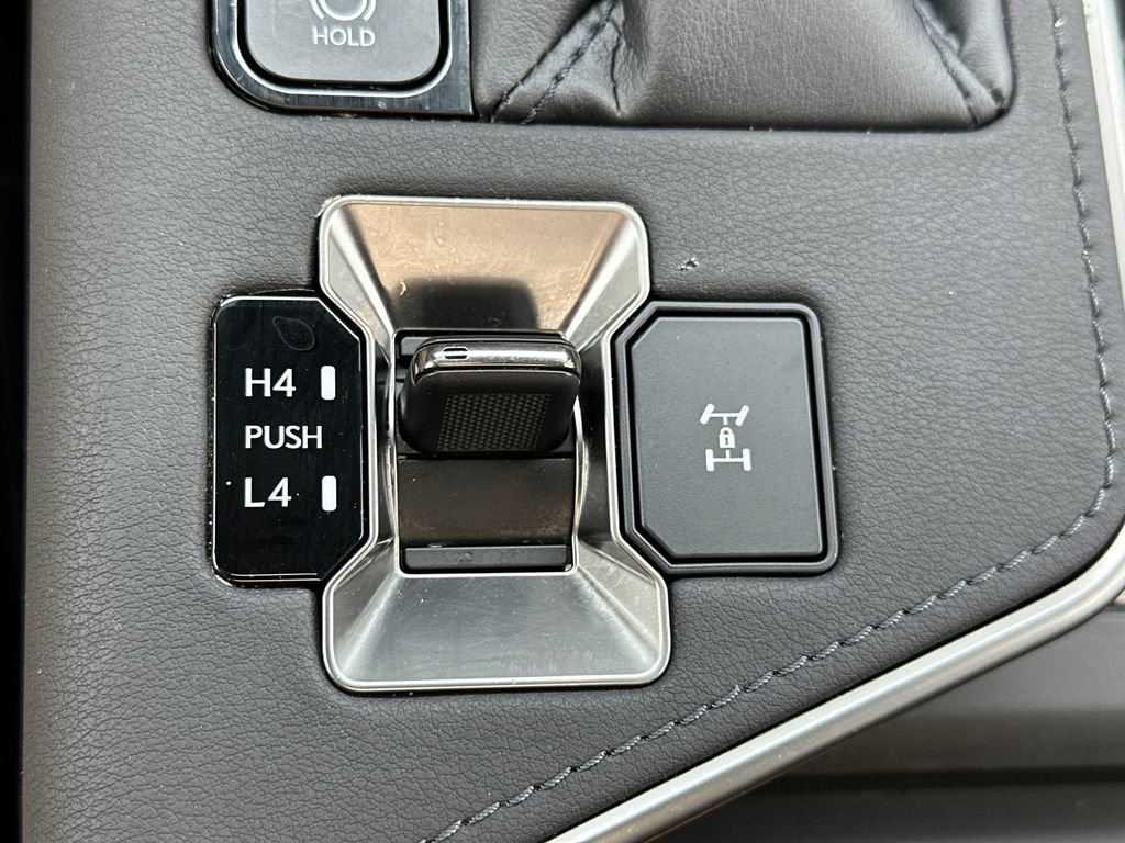 Used 2024 Lexus GX 550 w/ Accessory Package (Z1) image 30