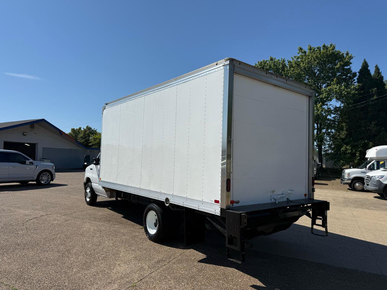 Used 2024 Ford E-350 and Econoline 350 Super Duty w/ Power Windows & Locks Group RWD image 4