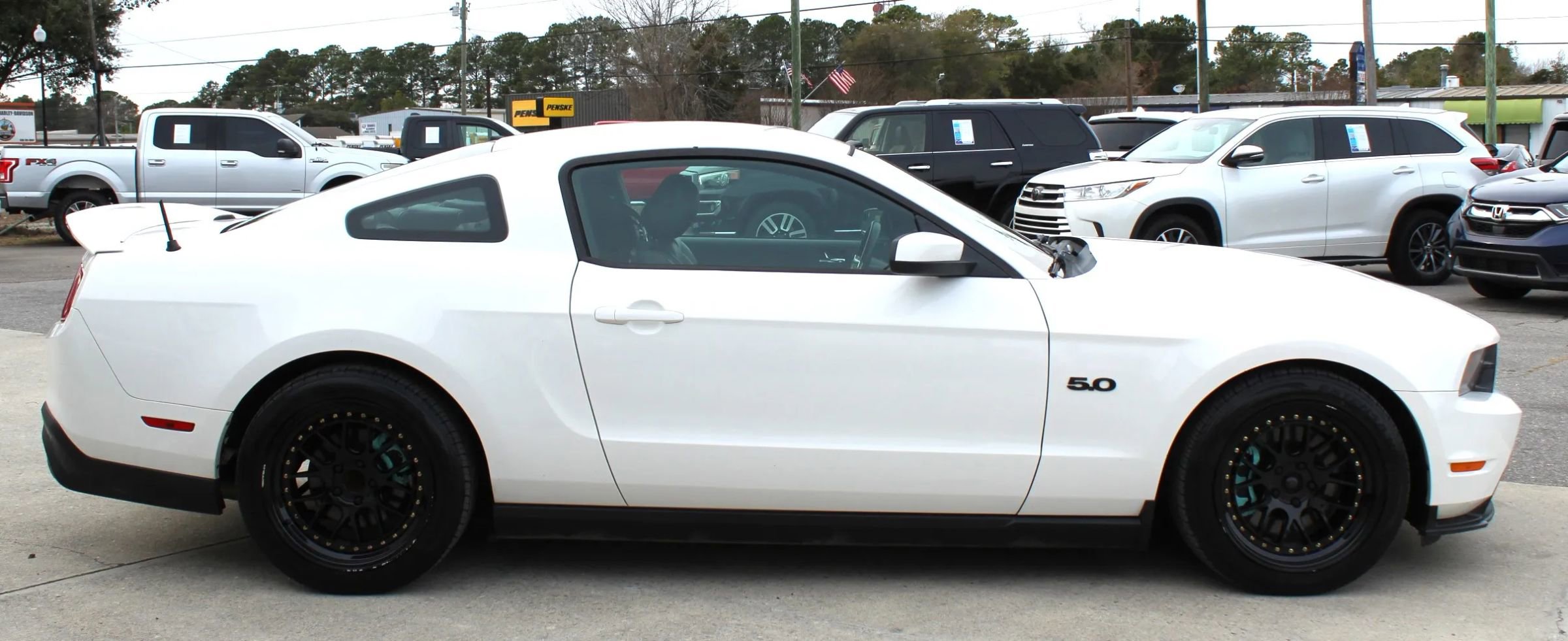 Used 2012 Ford Mustang GT Premium w/ Comfort Pkg image 6
