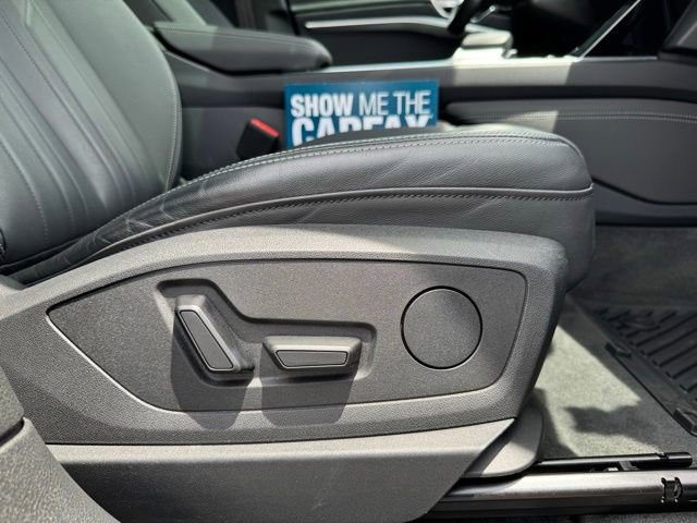 Used 2022 Audi e-tron Premium w/ Convenience Plus Package image 48