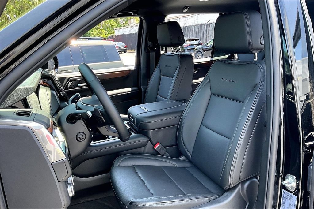 Used 2026 GMC Yukon Denali AWD/4WD image 20