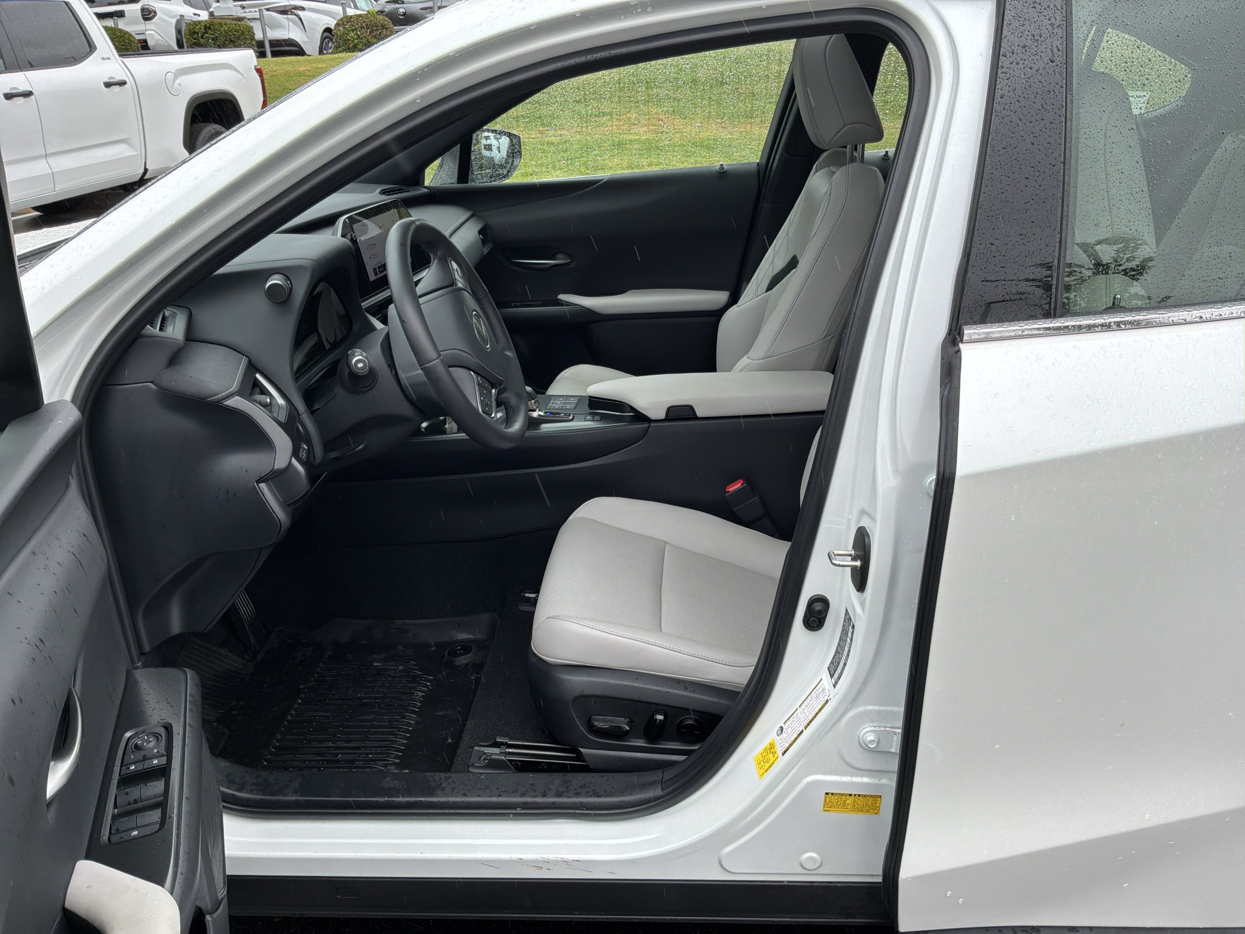 Used 2025 Lexus UX 300h FWD w/ Accessory Package (Z2) image 16