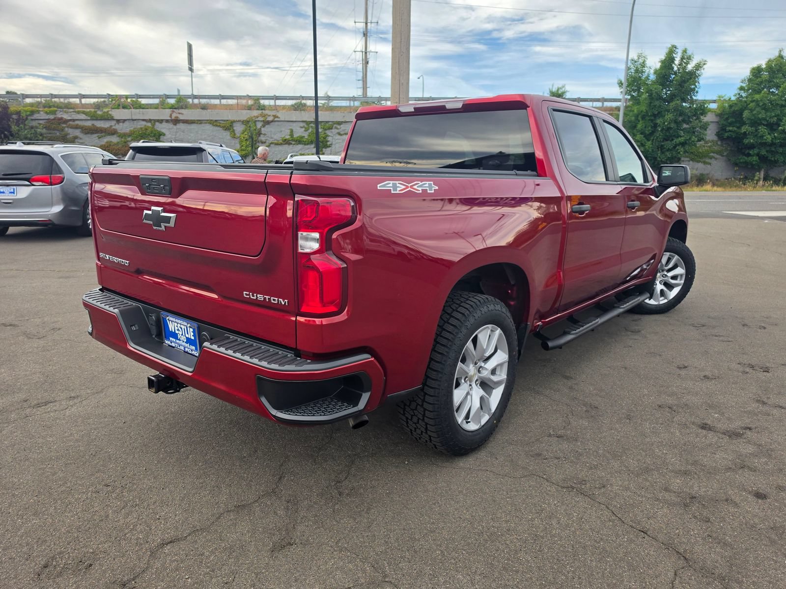 Used 2022 Chevrolet Silverado 1500 Custom w/ Safety Confidence Package AWD/4WD image 13