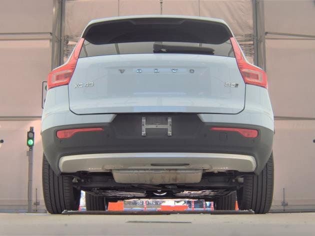 Certified 2025 Volvo XC40 B5 Core AWD/4WD image 6