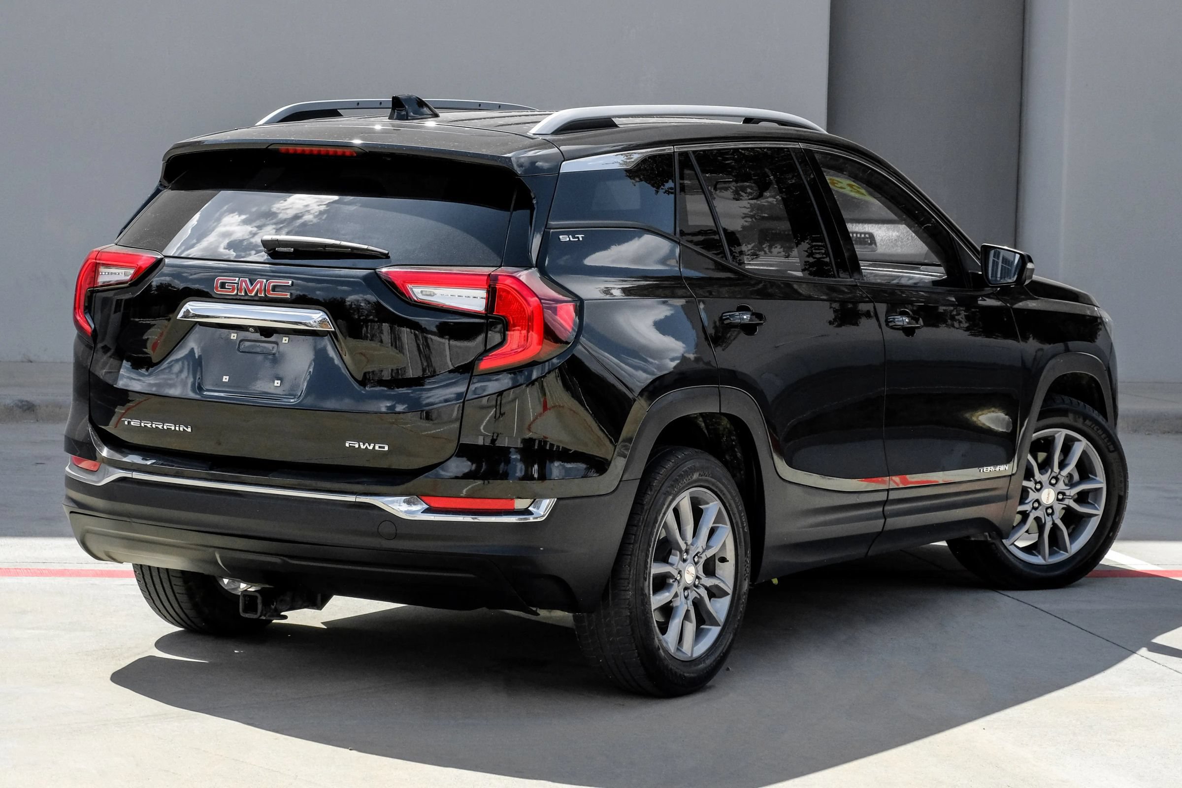 Used 2023 GMC Terrain SLT AWD/4WD image 4