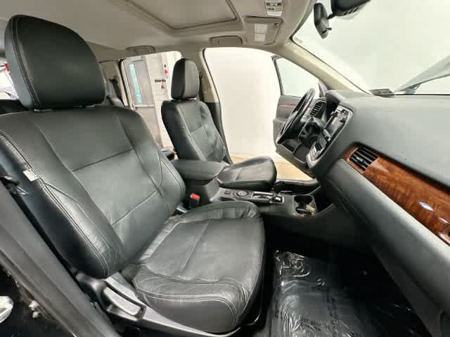 Used 2014 Mitsubishi Outlander GT AWD/4WD image 22