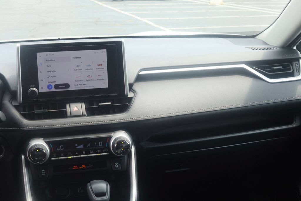 Used 2025 Toyota RAV4 XLE AWD/4WD image 20