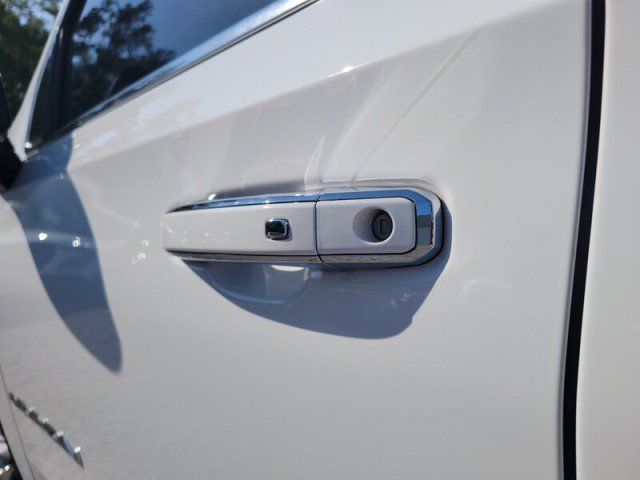 Used 2023 GMC Yukon SLT RWD image 10