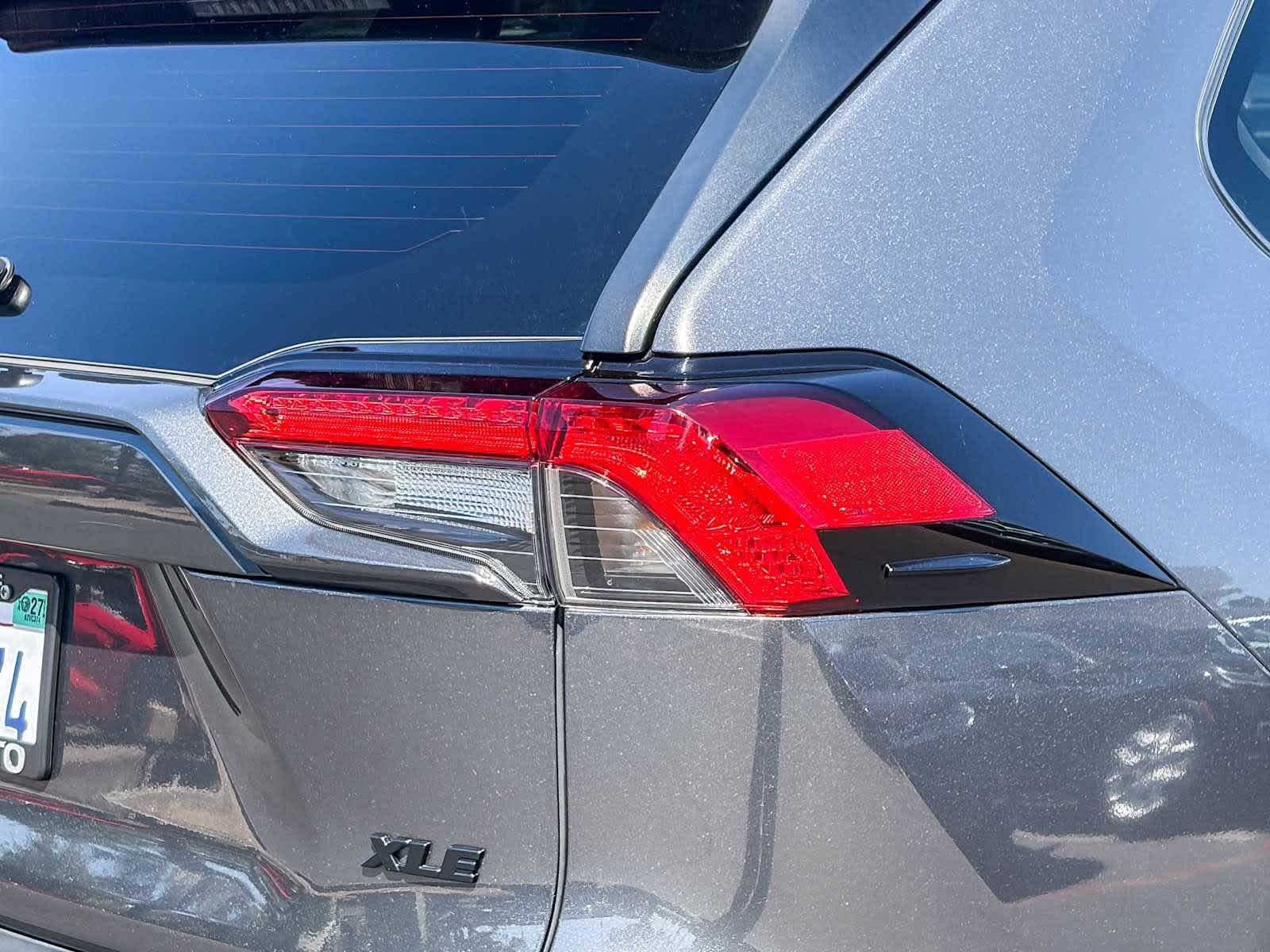 Used 2022 Toyota RAV4 XLE Premium w/ Carpet Mat Package (TMS) FWD image 8