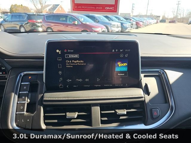 Used 2023 GMC Yukon XL SLT w/ SLT Premium Package image 17