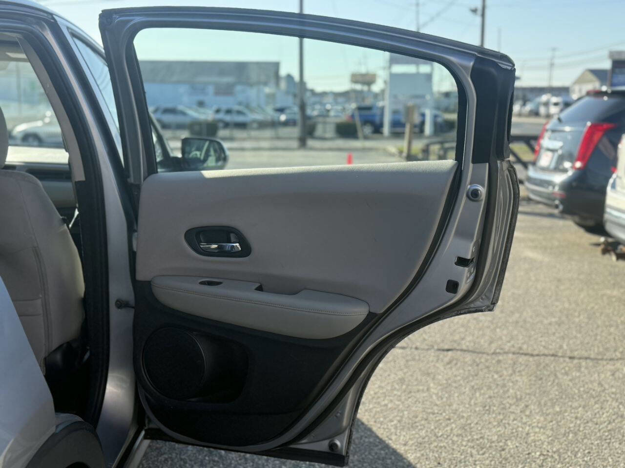 Used 2018 Honda HR-V LX image 15